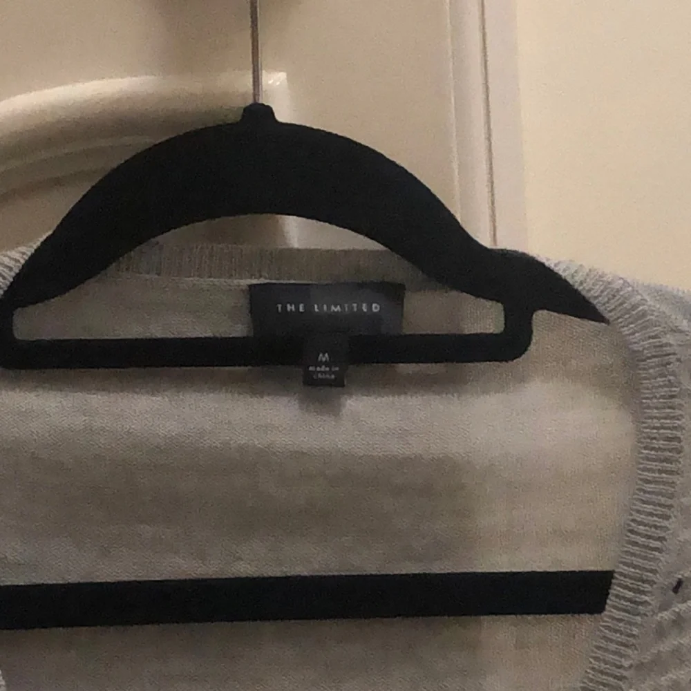 Grey v neck sweater - Picture 2 of 3